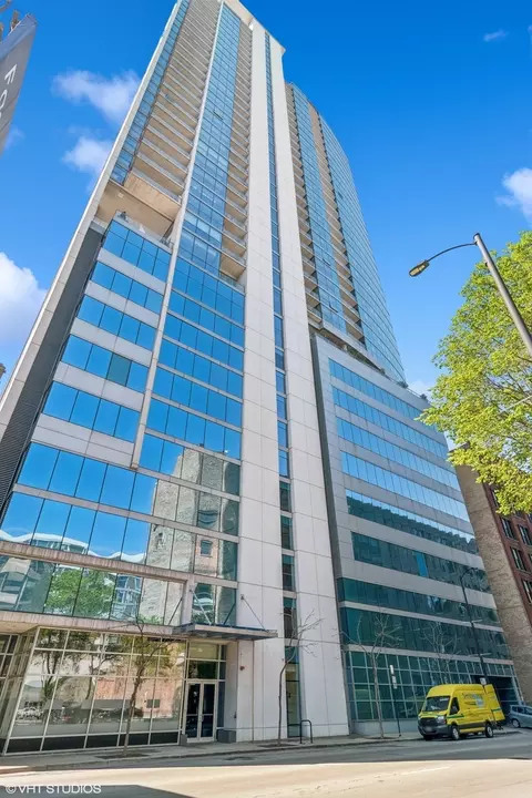 303 W Ohio St #2301, Chicago, IL 60654