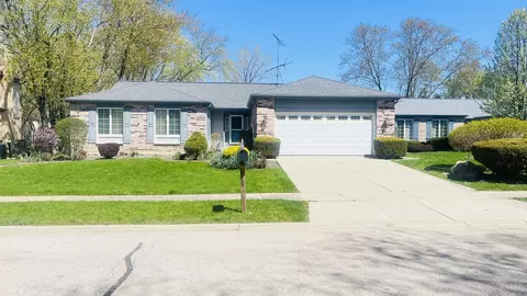 1608 Nightengale Cir, Lindenhurst, IL 60046
