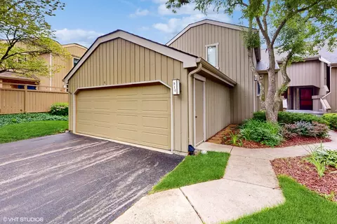 910 Oak Hill Rd #C, Lake Barrington, IL 60010