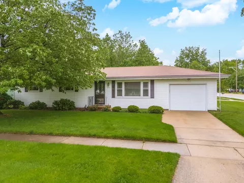 810 S Grove St, Normal, IL 61761