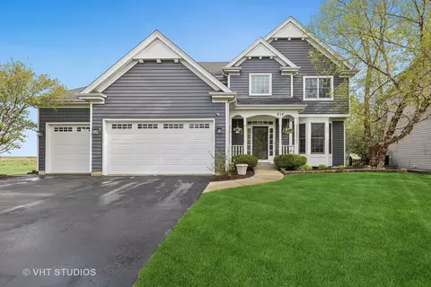212 Ream Dr, Elburn, IL 60119