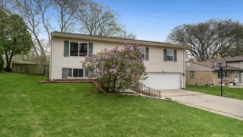 919 Kenmore Rd, Rockford, IL 61108