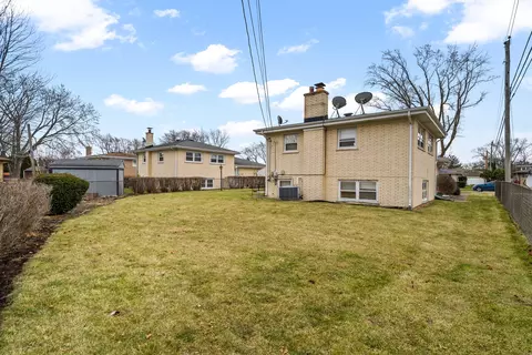 Exterior - 204 Dulles Rd, Des Plaines, IL 60016 photo 2 of 6