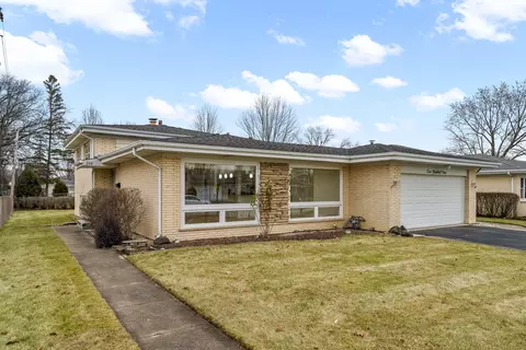 204 Dulles Rd, Des Plaines, IL 60016