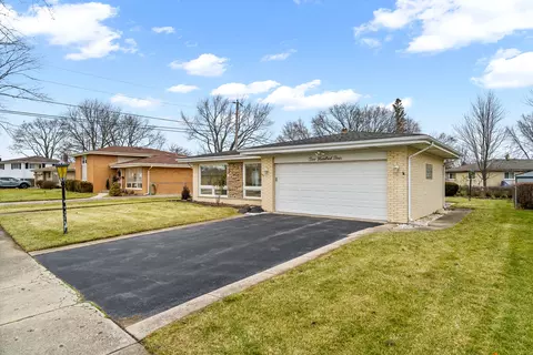 Exterior - 204 Dulles Rd, Des Plaines, IL 60016 photo 3 of 6
