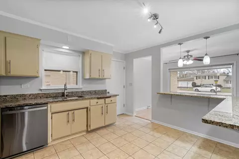 Kitchen - 204 Dulles Rd, Des Plaines, IL 60016 photo 2 of 4