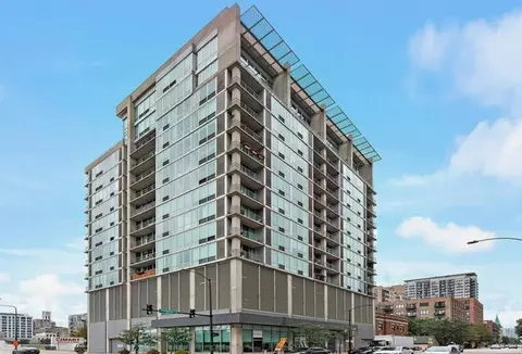 700 W Van Buren St #1403, Chicago, IL 60607