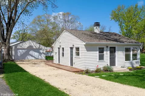 5405 W Lake Shore Dr, Oakwood Hills, IL 60013
