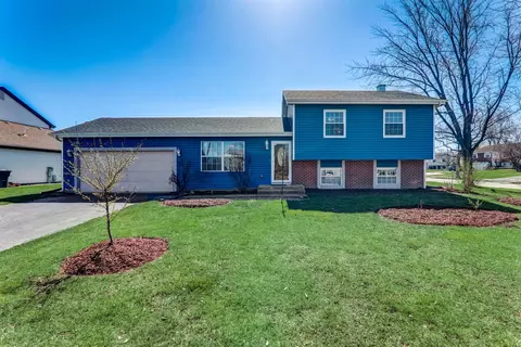 400 E Chippendale Dr, Bartlett, IL 60103