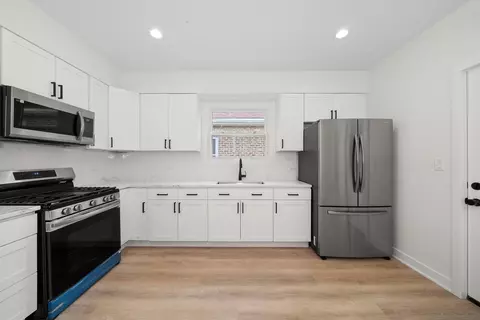 Kitchen - 7427 W 57th St, Summit, IL 60501 photo 1 of 3