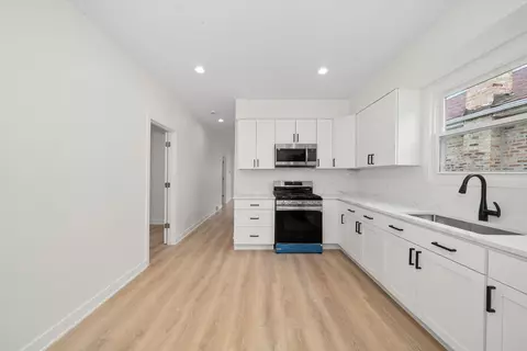 Kitchen - 7427 W 57th St, Summit, IL 60501 photo 3 of 3