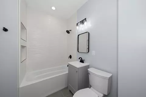 Bath - 7427 W 57th St, Summit, IL 60501 photo 1 of 1