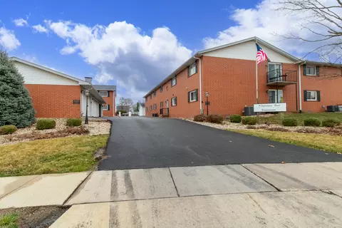 14 Canterbury Ct #10, Bloomington, IL 61701