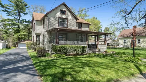 615 E Chamberlin St, Dixon, IL 61021