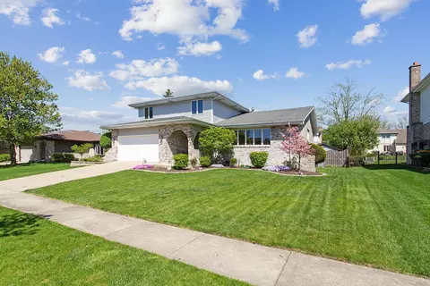 741 Kruk St, Lemont, IL 60439