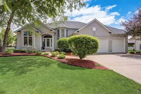 5635 Bergamot Ct, Naperville, IL 60564