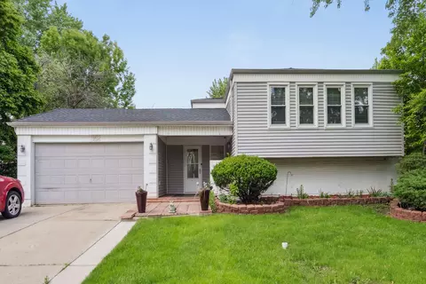352 N Pinecrest Rd, Bolingbrook, IL 60440