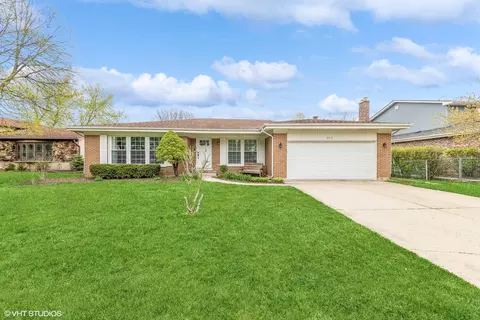 843 Beacon Dr, Schaumburg, IL 60193