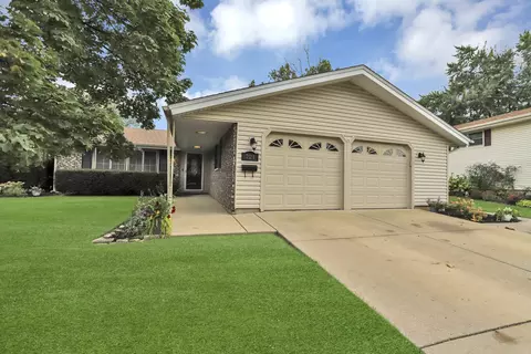 721 Hinkle Ct, Schaumburg, IL 60193