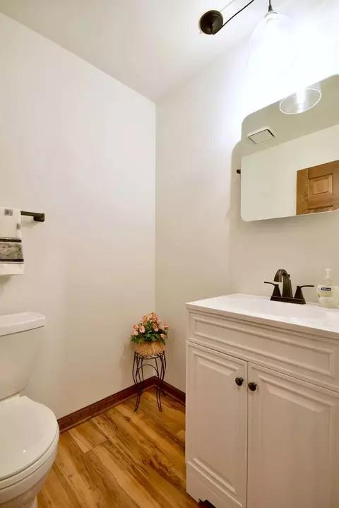 Bath - 809 Biltmore Ct, Naperville, IL 60563 photo 1 of 3