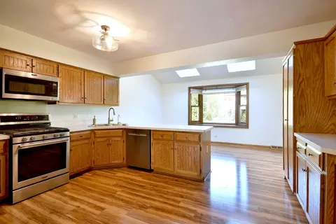 Kitchen - 809 Biltmore Ct, Naperville, IL 60563 photo 3 of 6