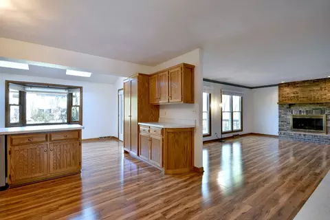 Kitchen - 809 Biltmore Ct, Naperville, IL 60563 photo 6 of 6