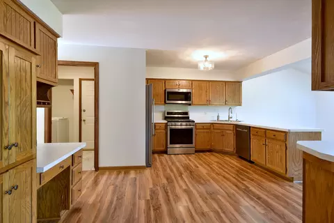 Kitchen - 809 Biltmore Ct, Naperville, IL 60563 photo 2 of 6