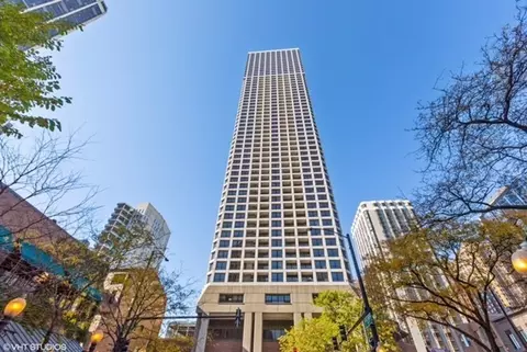 1030 N State St #5L, Chicago, IL 60610