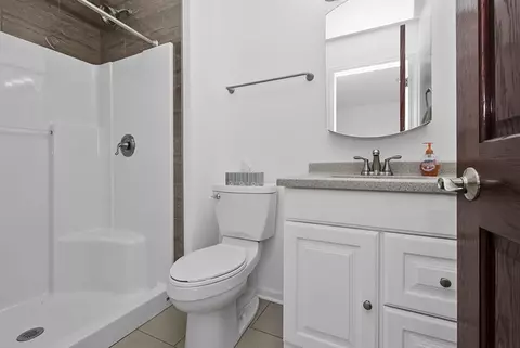 Bath - 14840 Keystone Ave, Midlothian, IL 60445 photo 2 of 2