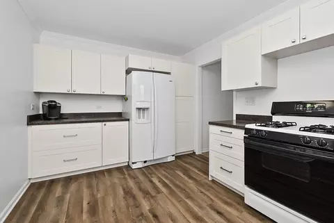 Kitchen - 14840 Keystone Ave, Midlothian, IL 60445 photo 2 of 3