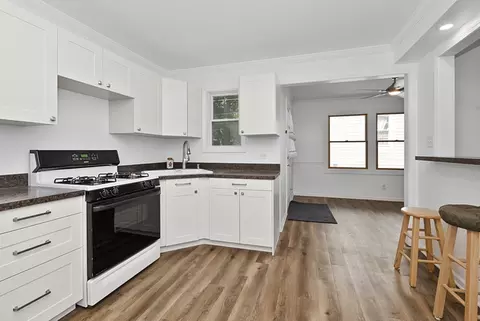 Kitchen - 14840 Keystone Ave, Midlothian, IL 60445 photo 3 of 3