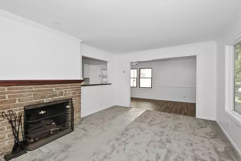 Living - 14840 Keystone Ave, Midlothian, IL 60445 photo 2 of 3