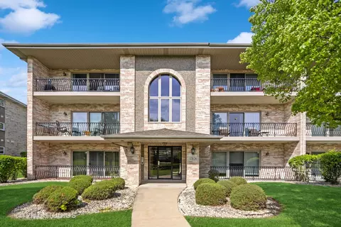 17806 Bernard Dr #1A, Orland Park, IL 60467