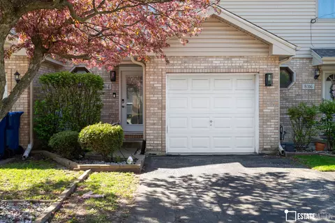 8314 W 95th St, Hickory Hills, IL 60457