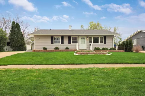 121 Elm Ln, Streamwood, IL 60107