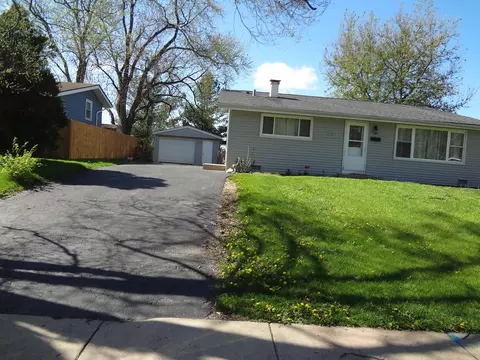 139 Ensenada Dr, Carpentersville, IL 60110