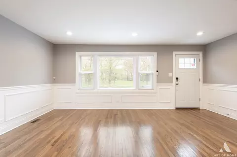 Living - 512 E 95th St, Chicago, IL 60619 photo 2 of 5