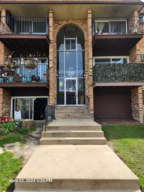 735 Hill Dr #2-210, Hoffman Estates, IL 60169