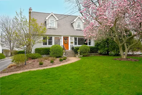 305 N Montclair Ave, Glen Ellyn, IL 60137