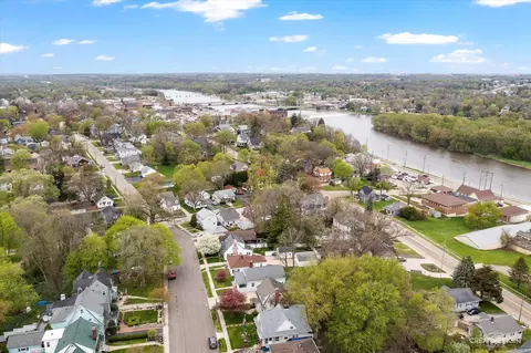 View/Area - 719 E 3rd St, Dixon, IL 61021 photo 4 of 5