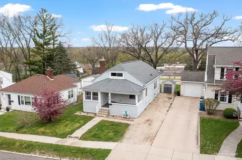 Exterior - 719 E 3rd St, Dixon, IL 61021 photo 3 of 7