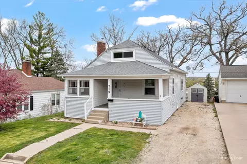 719 E 3rd St, Dixon, IL 61021