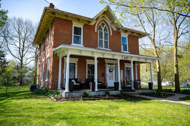 812 W 1st St, Dixon, IL 61021