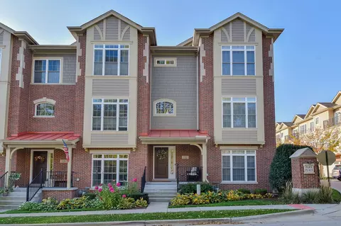 132 North St, Geneva, IL 60134