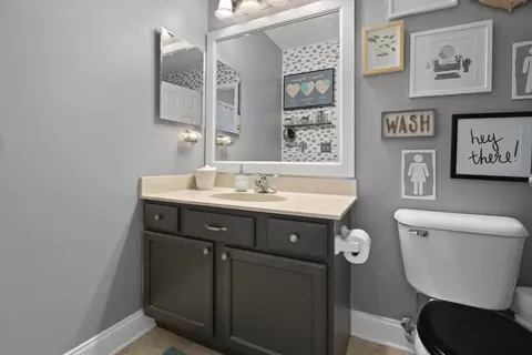 Bath - 622 Deames St, Plano, IL 60545 photo 2 of 3