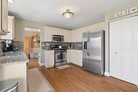 Kitchen - 622 Deames St, Plano, IL 60545 photo 1 of 4