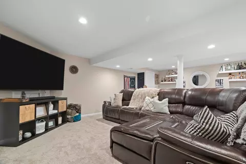 Living - 622 Deames St, Plano, IL 60545 photo 5 of 5