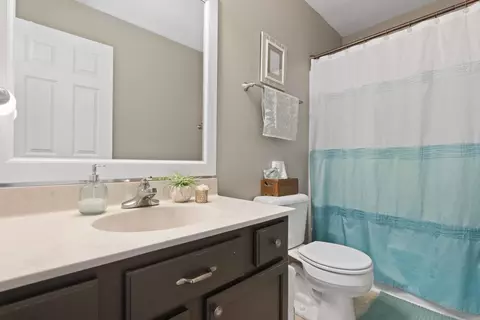 Bath - 622 Deames St, Plano, IL 60545 photo 3 of 3
