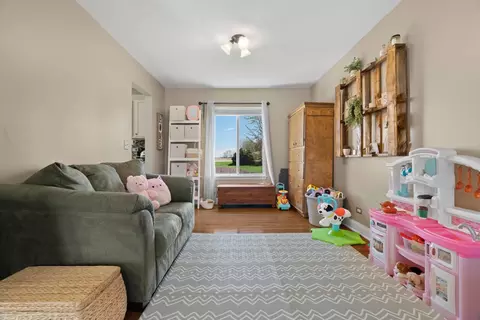 Living - 622 Deames St, Plano, IL 60545 photo 2 of 5