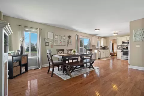Living - 622 Deames St, Plano, IL 60545 photo 3 of 5